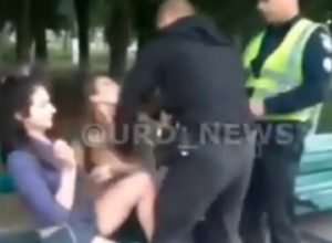 Під Києвом п'яні дівчатка-підлітки напали на поліцейських і на лікарів швидкої. Відео