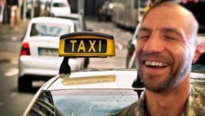 В Києві помітили відомого “козака” Гаврилюка який працює таксистом