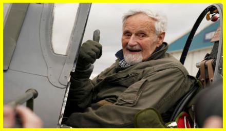 Вперше піднявся у повітря на літаку у віці 102 років